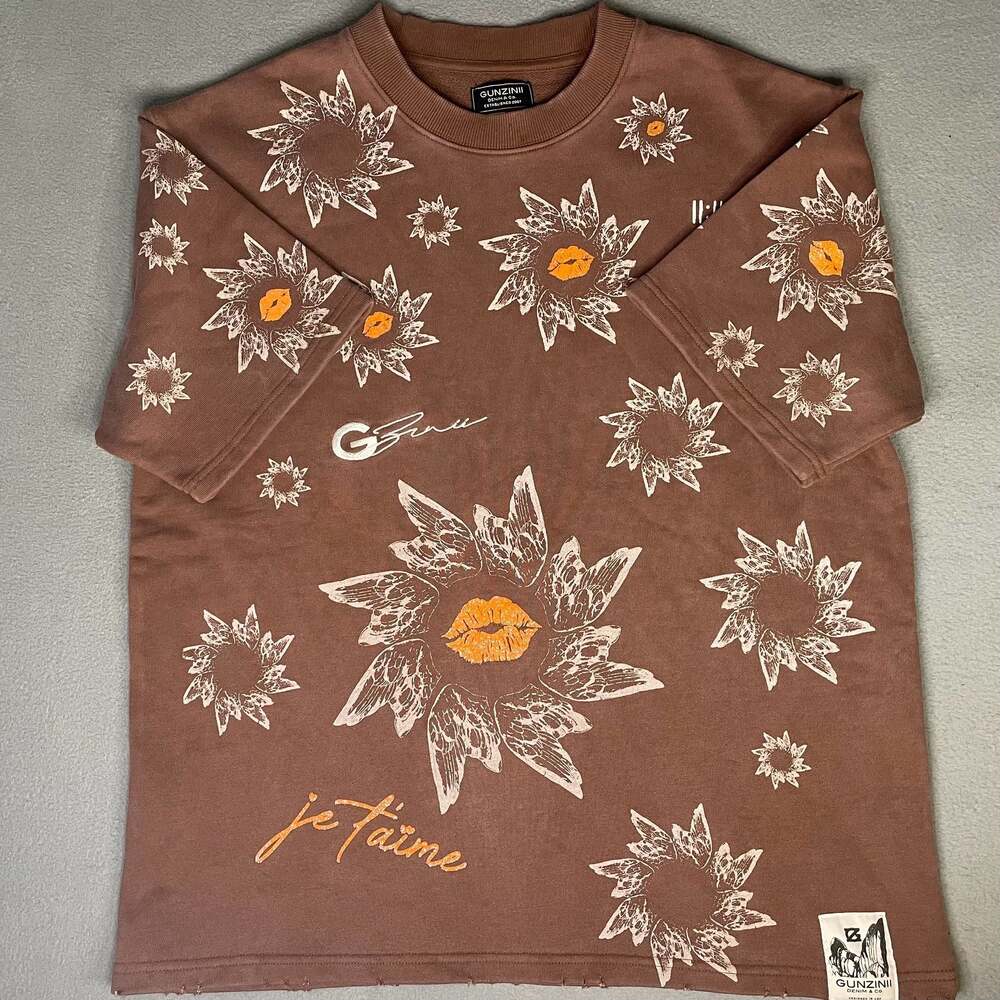 Gunzinii Brown/Orange Lips Tee Graphic T-Shirt men’s medium New
